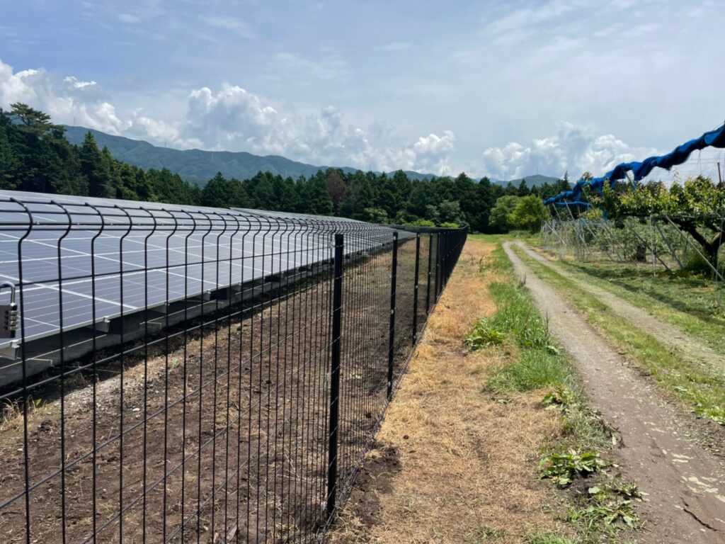 長野県　太陽光フェンス工事の画像